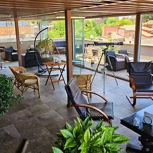 https://hotel-genio-titsian-tabidze-street-15.alltbilisihotels.com